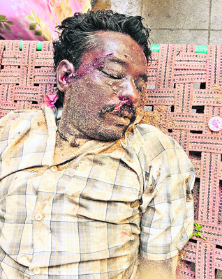 శ్లాబ్ కూలి.. కన్నీళ్లు మిగిలి.. 1