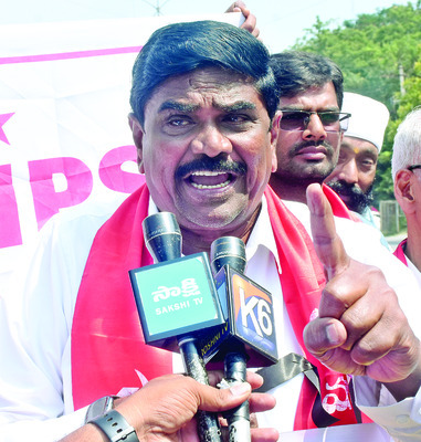 నిజాలు రాస్తే వేధింపులా..!3