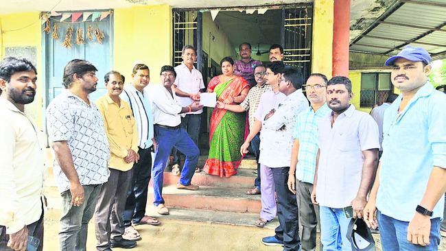 కలానికి సంకెళ్లపై కన్నెర్ర 2
