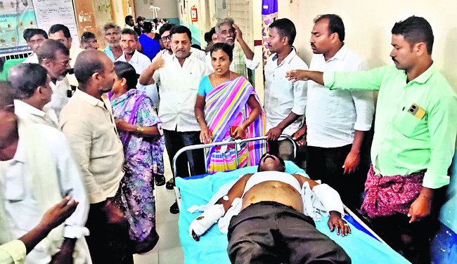 సర్పంచ్కు గాయాలు1
