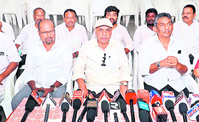 బినామీల కోసమే ప్రైవేటీకరణ 1