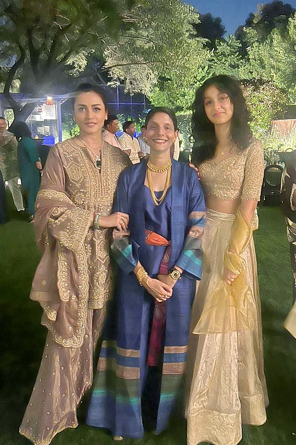 Namrata Shirodkar Attended Diwali Night Party Photos4