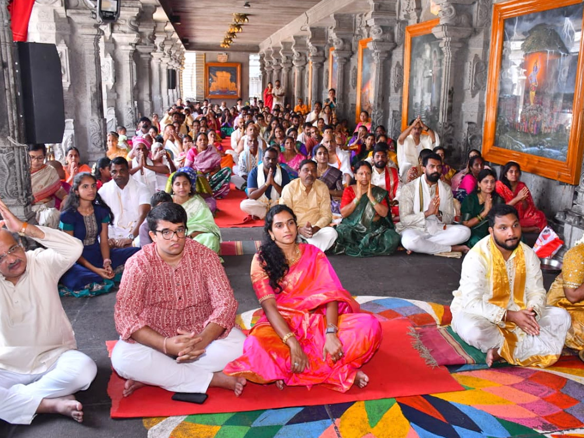PV Sindhu And Her Husband Offer Prayers At Yadadri Lakshmi Narasimha Swamy Temple Photos3