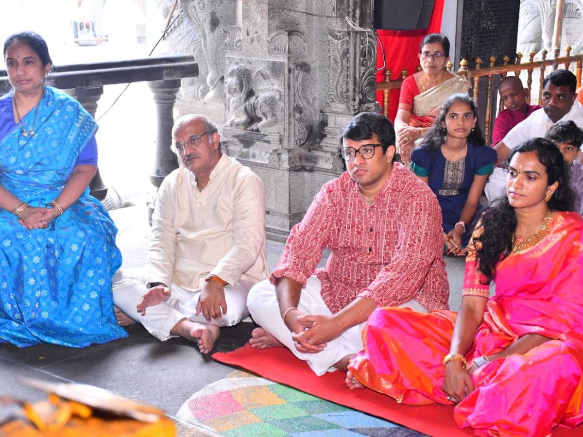 PV Sindhu And Her Husband Offer Prayers At Yadadri Lakshmi Narasimha Swamy Temple Photos4