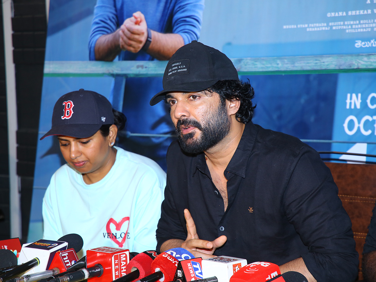 Telusu Kada Movie Success Celebrations Photos12