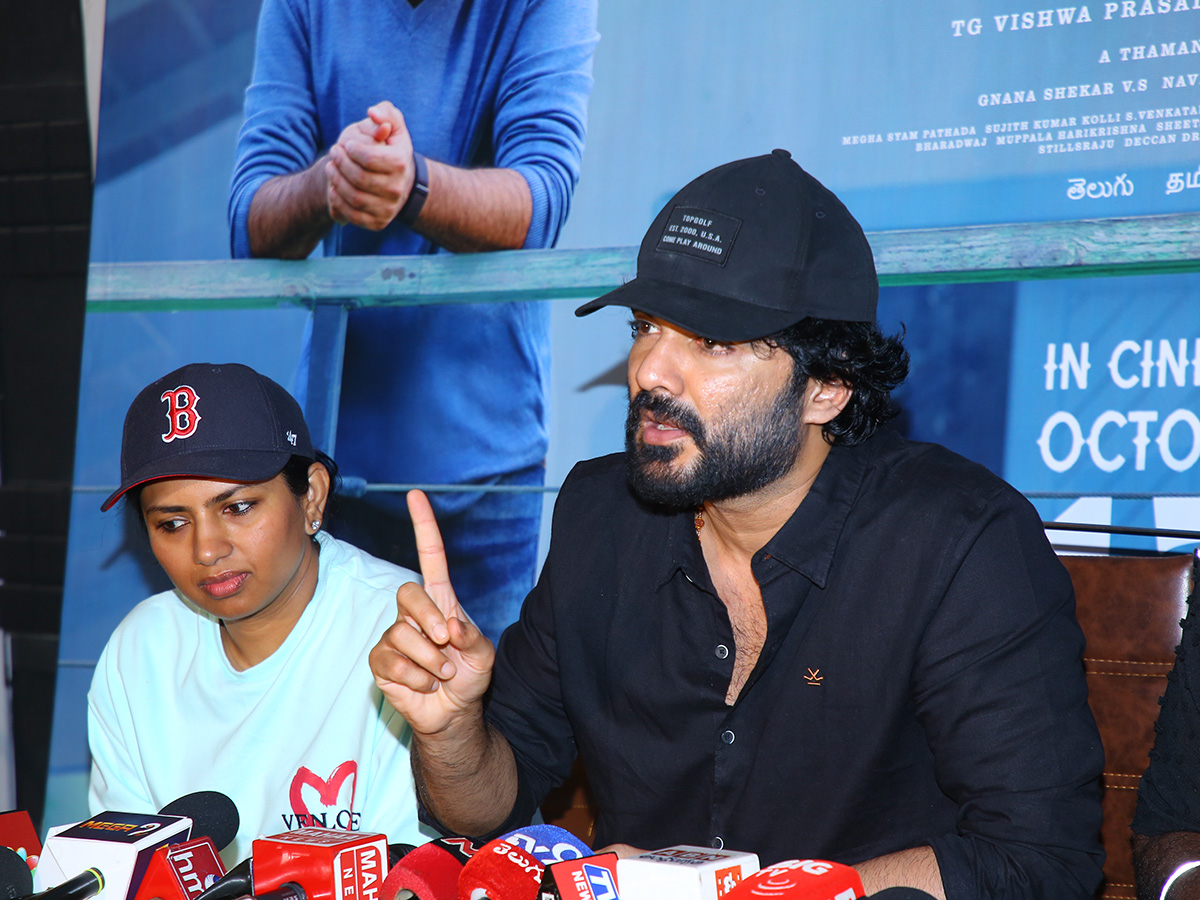 Telusu Kada Movie Success Celebrations Photos8