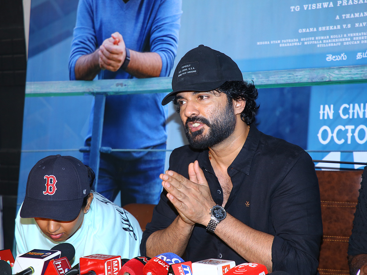 Telusu Kada Movie Success Celebrations Photos9