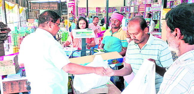 మార్కెట్లకు దీపావళి శోభ2
