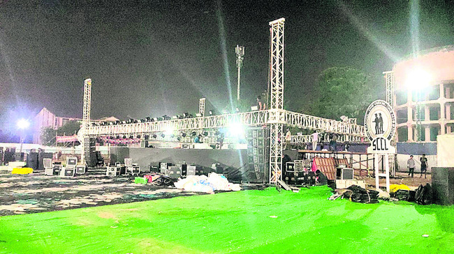 నవ్వించే నటులు.. ఆటాపాటల కళాకారులు1