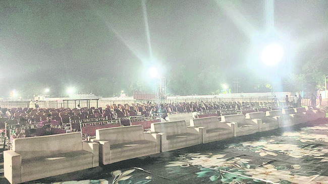 నవ్వించే నటులు.. ఆటాపాటల కళాకారులు2