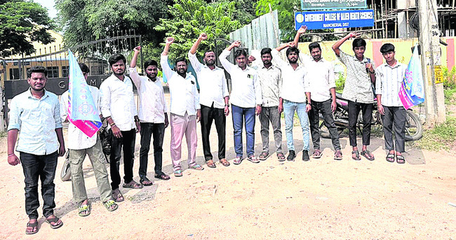 ● డిపోకే పరిమితమైన బస్సులు ● తెరుచుకోని దుకాణాలు ● నిర్2