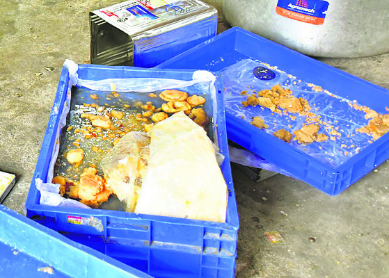 అధికారి చెప్పినా ఆగని దందా3