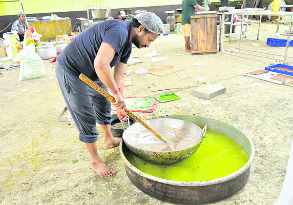 అధికారి చెప్పినా ఆగని దందా1