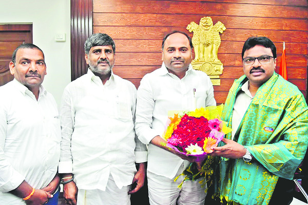 అక్రమ వసూళ్లు1