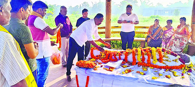 త్రుటిలో తప్పిన ప్రమాదం 2