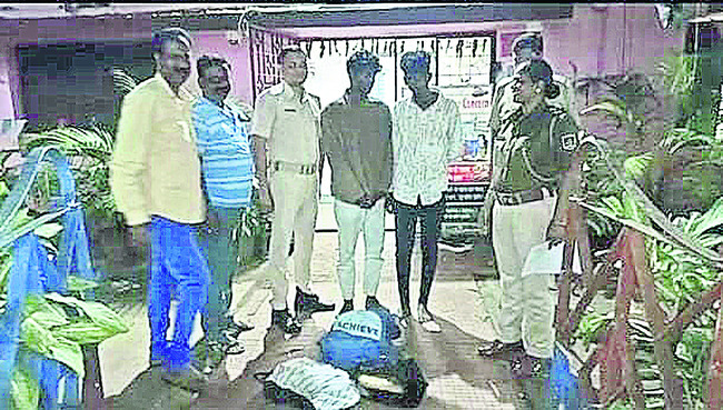 త్రుటిలో తప్పిన ప్రమాదం 1