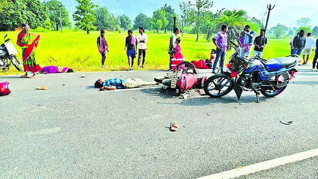 రెండు బైక్లు ఢీ 1