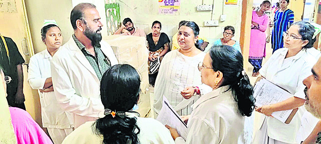 విద్యార్థులను పరామర్శించిన డీడీ 1