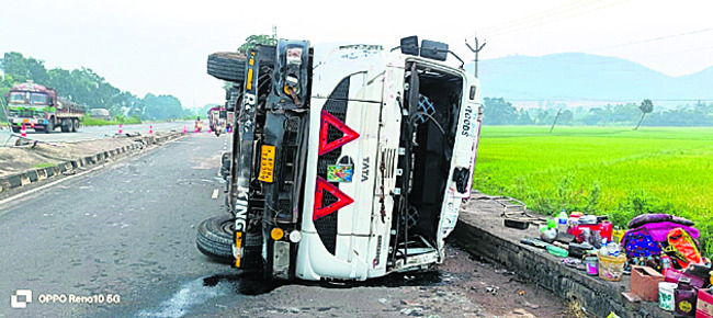 అమోనియా కంటైనర్ బోల్తా 1