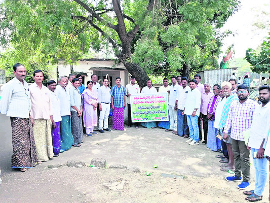 శ్రీవారికి అభిషేకం, నిత్యకల్యాణం
2
