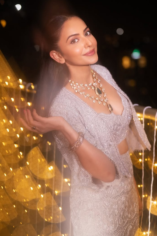 Actress Rakul Preet Singh Stuns Fans with Her Stunning Diwali Look Photos11