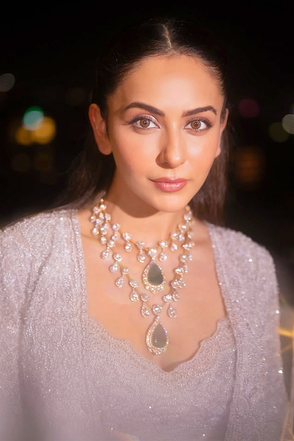 Actress Rakul Preet Singh Stuns Fans with Her Stunning Diwali Look Photos3
