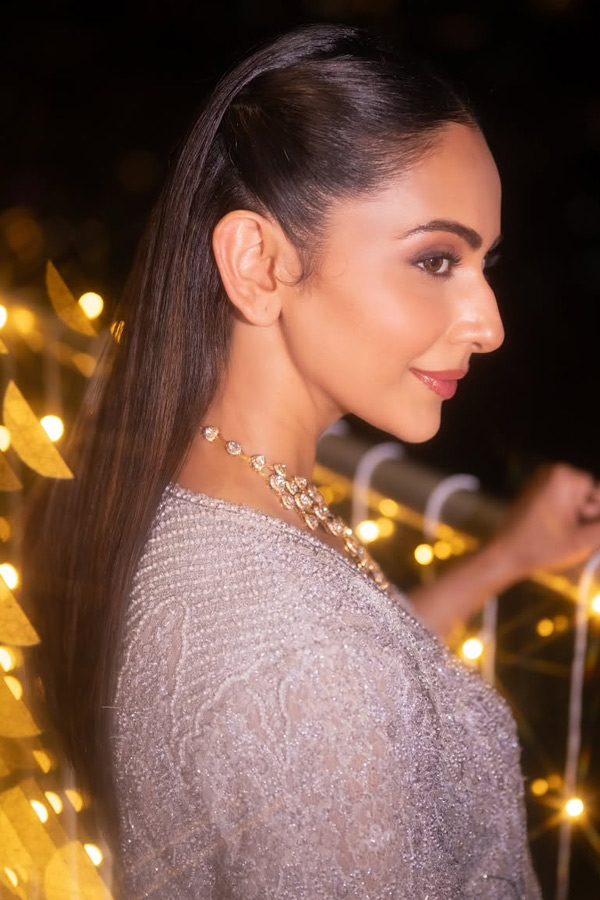 Actress Rakul Preet Singh Stuns Fans with Her Stunning Diwali Look Photos6