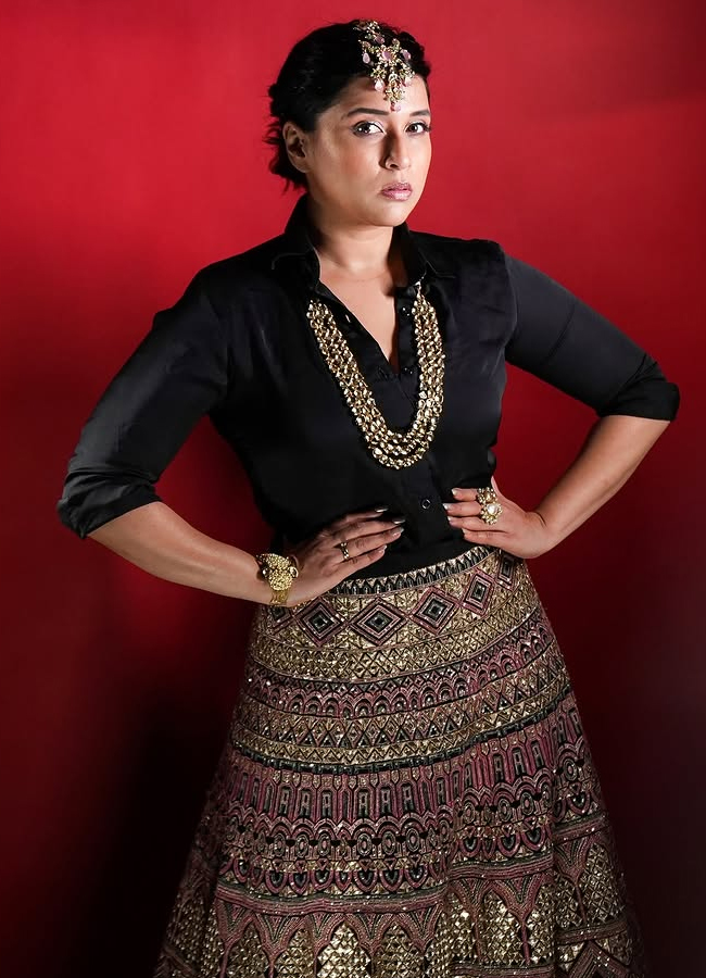 Actress Mannara Chopra is immersed in Diwali celebrations photos11