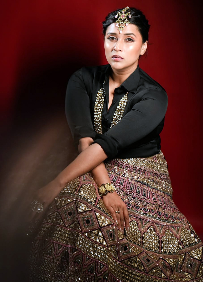 Actress Mannara Chopra is immersed in Diwali celebrations photos14