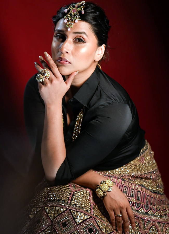 Actress Mannara Chopra is immersed in Diwali celebrations photos3