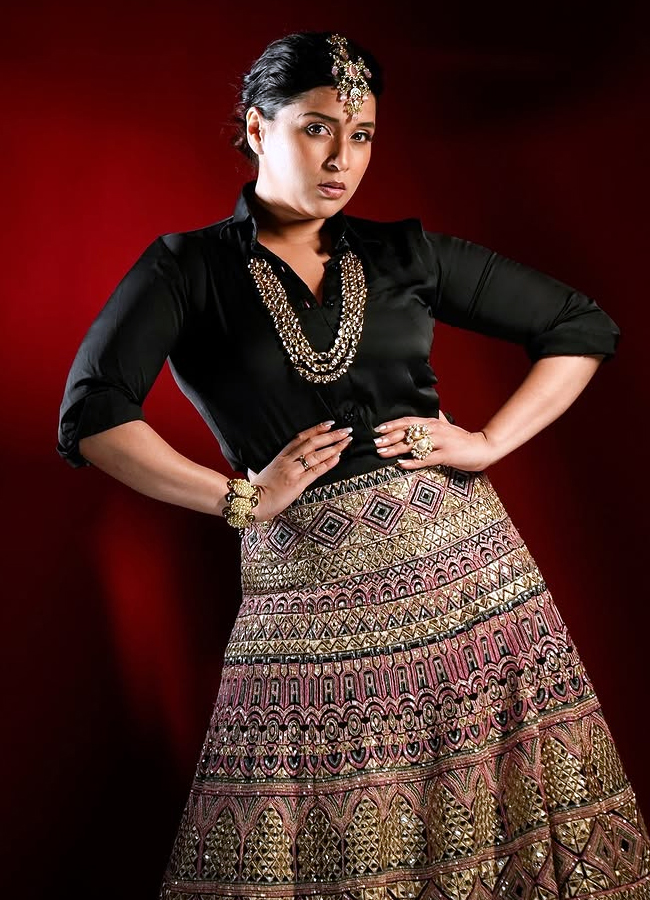 Actress Mannara Chopra is immersed in Diwali celebrations photos7