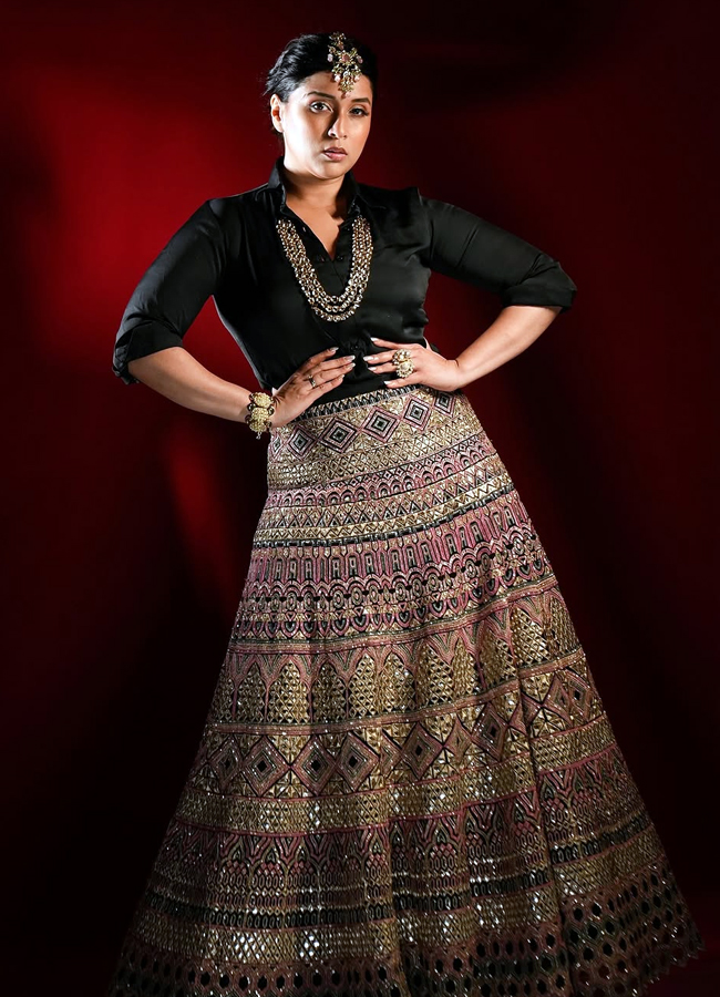 Actress Mannara Chopra is immersed in Diwali celebrations photos8