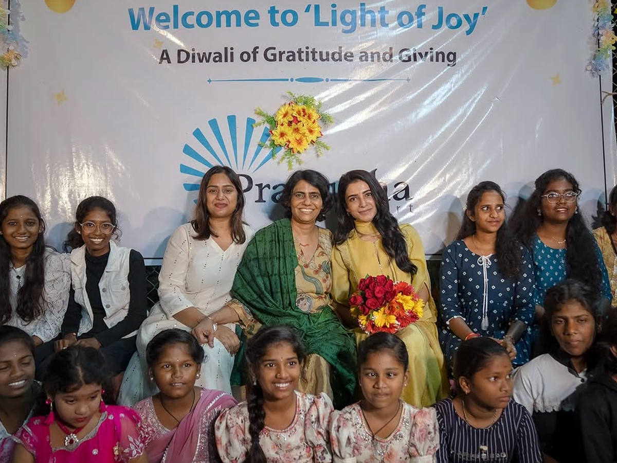 Samantha's Diwali Celebrations with Kids (Photos)15