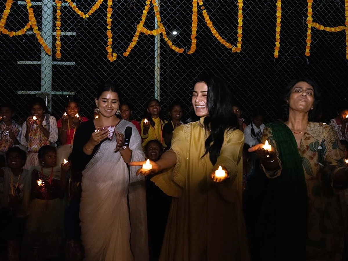 Samantha's Diwali Celebrations with Kids (Photos)8