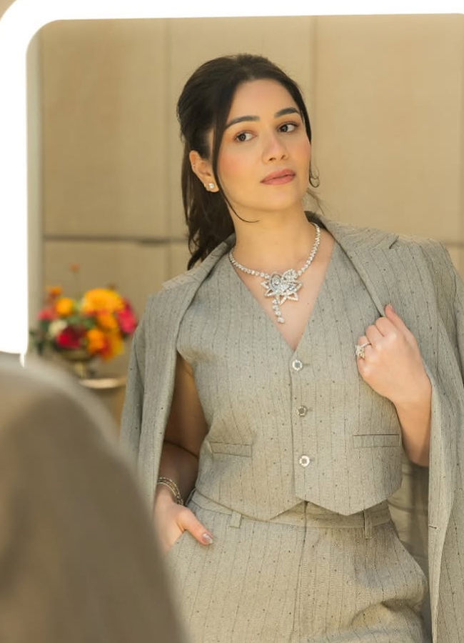 Have you seen the cute photos of and Sara Tendulkar?12