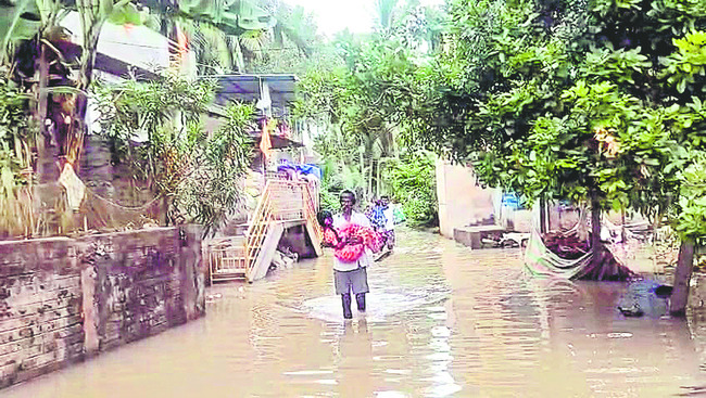 పగబట్టి పోటెత్తినట్టు4