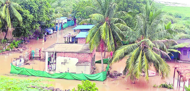 పగబట్టి పోటెత్తినట్టు1