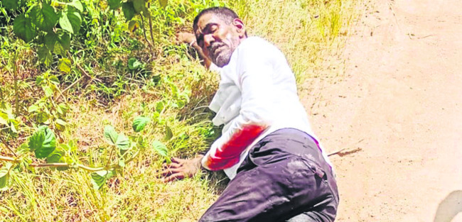 బస్సు, కారు ఢీ 1