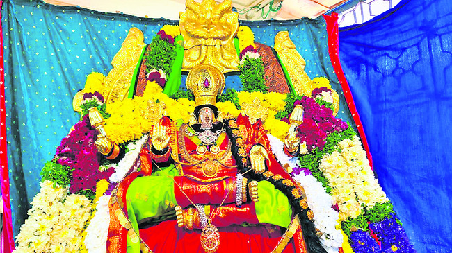 విజయానికి చిహ్నంగా..2