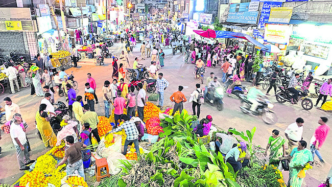 భక్తిశ్రద్ధలతో ఆయుధ పూజ 1