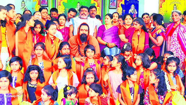 భక్తిశ్రద్ధలతో ఆయుధ పూజ 5