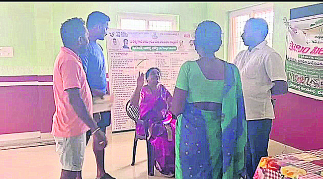 ● పెదగాడిలో యూరియా రగడ ● జీఎస్టీ ప్రచారానికి వస్తే యూరి1
