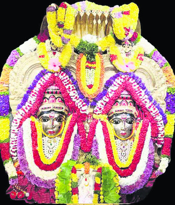 ఆగి ఉన్న లారీని బస్సు ఢీ.. 2