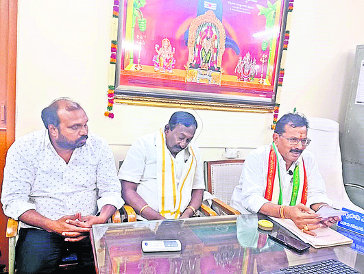 సచివాలయ ఉద్యోగుల నిరసన1