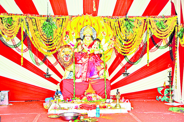 మహిషాసుర మర్దినిగా అమ్మవారు
1