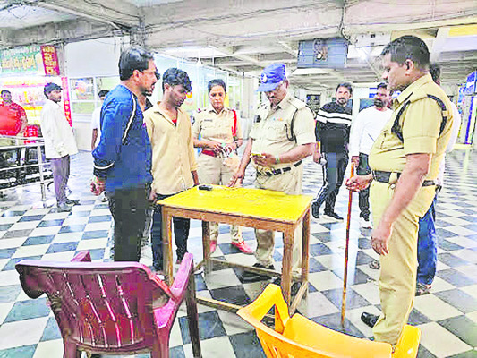 బాణసంచా కేంద్రాలపై ఆకస్మిక దాడులు 1