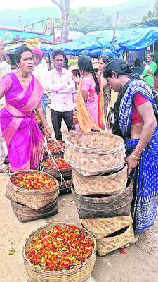 బుట్ట పూలు నిన్న రూ.400.. నేడు రూ.2001