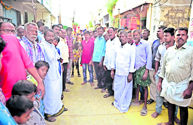 నేడు అశ్వాల పారువేట 1