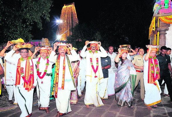 రాష్ట్ర ప్రభుత్వం తరపున పట్టువస్త్రాల సమర్పణ 
1
