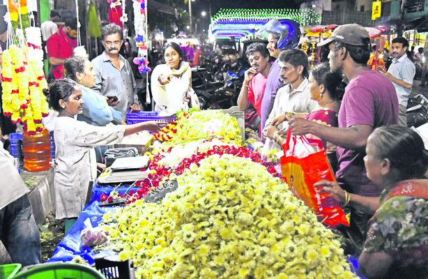 దసరా.. ధరల జోరు.. 3